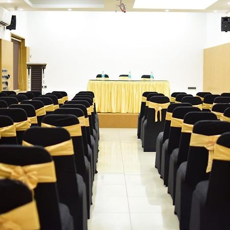 Medora Hotel Кожикоде Екстер'єр фото